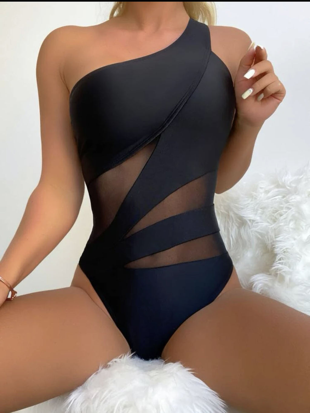 One-shoulder & One- piece Swimsuit