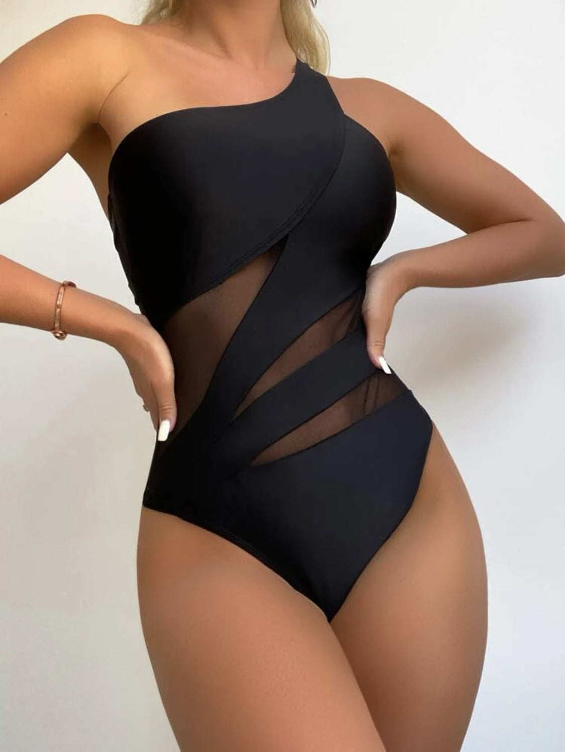 One-shoulder & One- piece Swimsuit